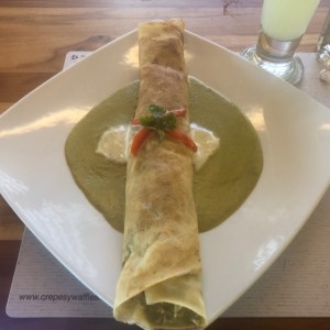 Crepe de pollo con tomatillo verde