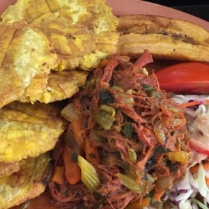 ropa vieja con patacones