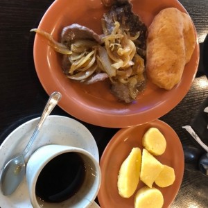 Desayuno - Bistec Encebollado