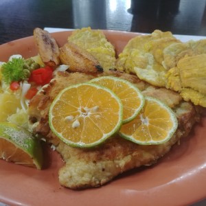 corvina a la plancha con patacones