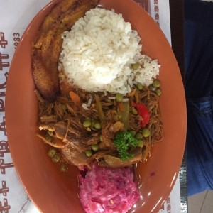 ropa vieja con arroz blanco