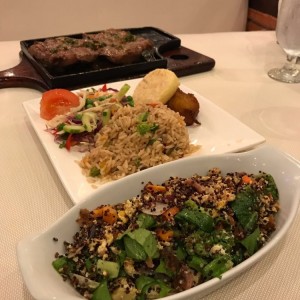 Chaufa de quinoa y churrasco