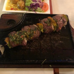 brocheta de carne 