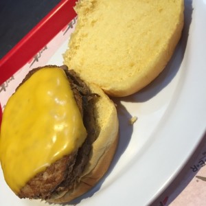 hamburguesa de 1/2 lb con queso 