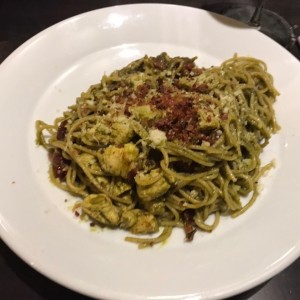 pasta con pesto y pollo