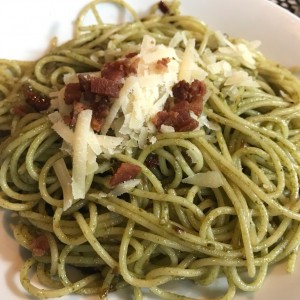 Spaguetti de Pollo al pesto