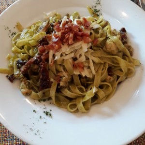 fettucini + pollo + salsa capriccio