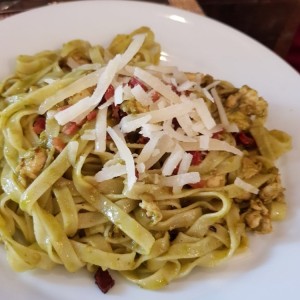 pasata con pesto