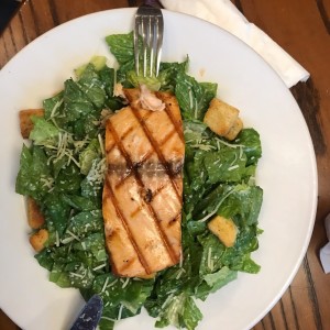 Caesar Salad con Salmon