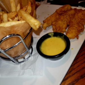 chicken fingers y salsa honeymostard