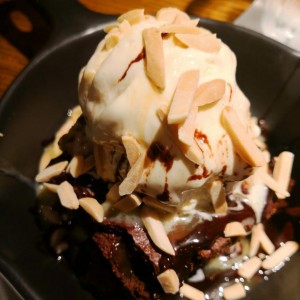brownie con helado