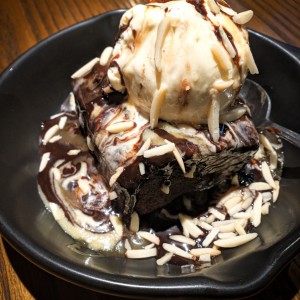 brownie con helado