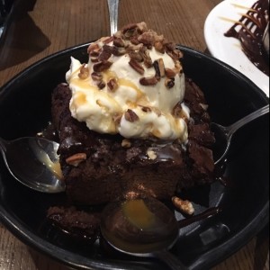 Brownie con helado 