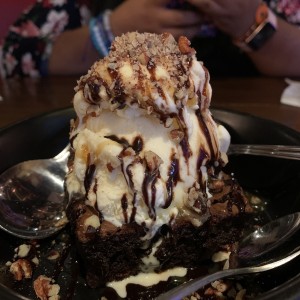 Brownie con helado