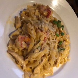 sizzling chicken and shrimps fettuccine