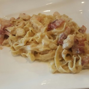 Fettuccini a la Carbonara con Pollo