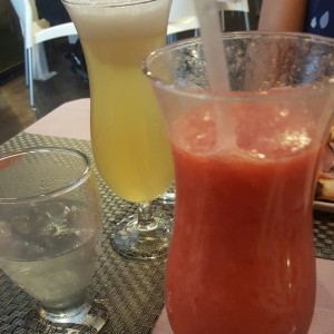 Limonada y Licuado de Fresas