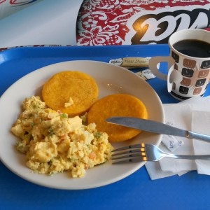 Desayuno Tortilla con huevos revueltos