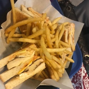 club sandwich de pollo