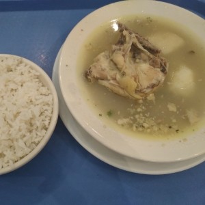 Sopa de pollo y arroz