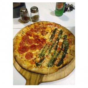 pizza mediana de peperoni / pesto