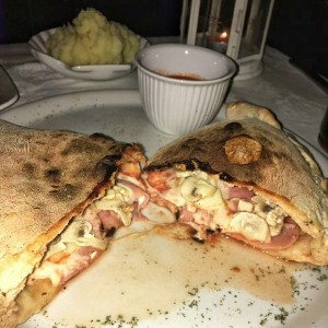 Pizzas - Calzone napoli