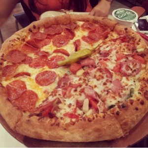 pizza Alfredo delight