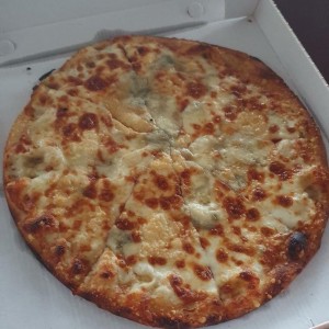 Pizza tres quesos