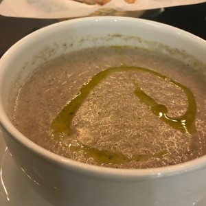 Crema de hongos con toque de olivo