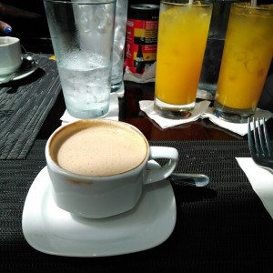 capuchino y jugo de naranja