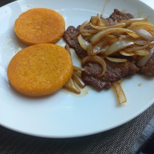 Bistec de Res Encebollado