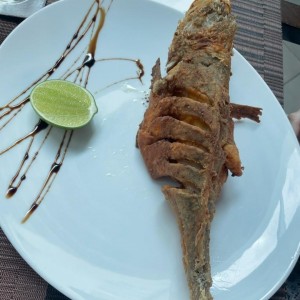 pescado entero frito Guabina