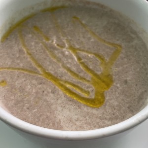 Crema de hongos con toque de olivo