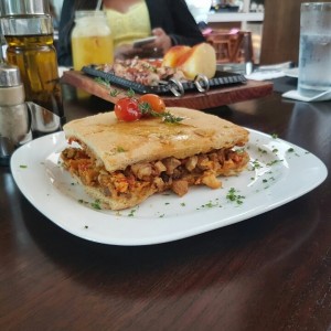 Entrantes calientes - Empanada gallega