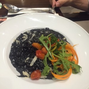 Arroz negro con camarones