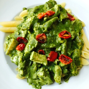 Penne al pesto con espinaca