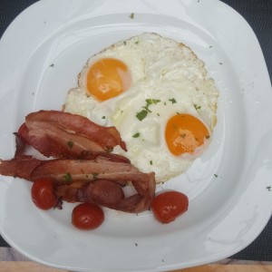 huevos con tocino