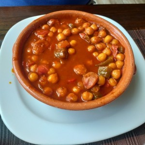 Garbanzo con chorizo