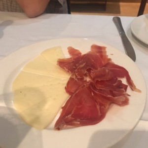 queso y jamon serrano