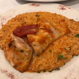 Mero con risotto de piquillo