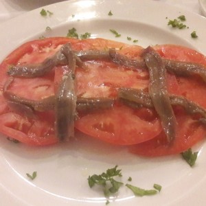 Anchoas con tomate 