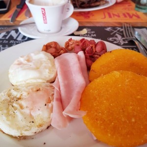 Desayunos - Huevos y tocino