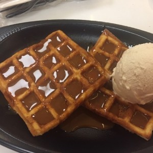 waffle con helado