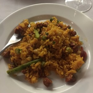 Paella de Chorizo, Habas y Esparragos Verdes