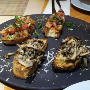 Entradas Calientes - Bruschetta Mixta