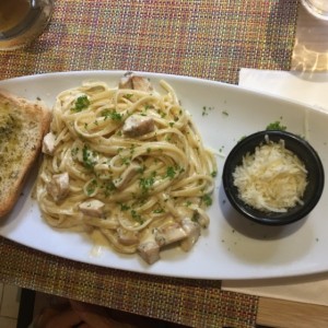 PASTAS - Alfredo con pollo