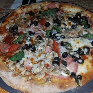 Pizzas Especiales 12" 18" - Dolomiti 14.75$ - 28$