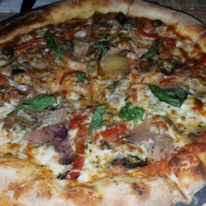 Pizzas Tradicionales 12" 18" - Vegetariana 12.99$ - 25$