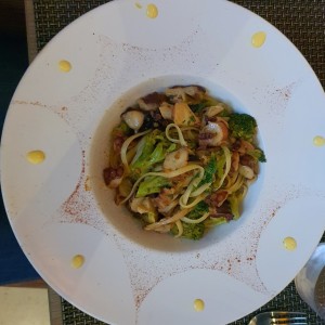 Fetuccini  con pulpo y brocoli