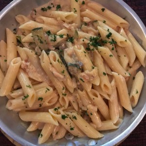 Penne con Salmon y Zuchinni